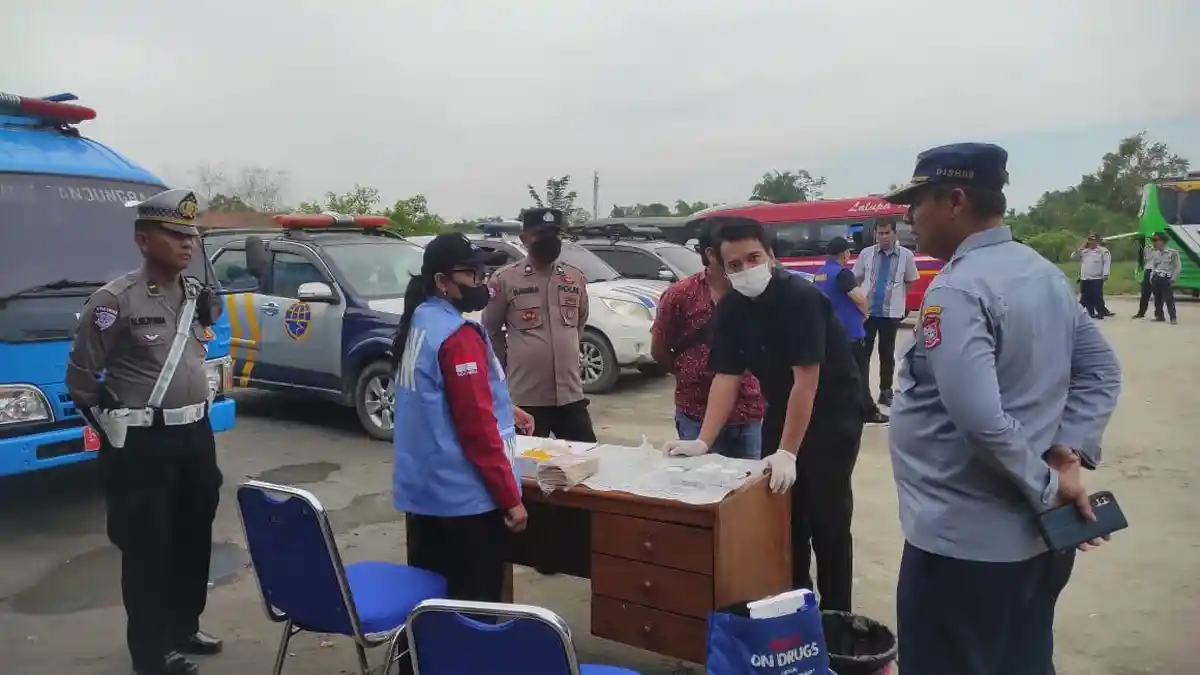 Operasi Ketupat Toba 2025, Polres Tanjungbalai Laksanakan Tes Urine Para Sopir Angkutan Umum