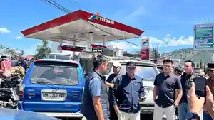 Muchsin-Hasan-berdialog-dengan-petugas-SPBU.jpg
