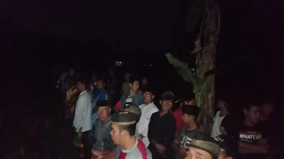 Seorang Santri Hilang di Danau Bekas Galian Pasir, Pencarian Terus Dilakukan Hingga Malam Hari Ini