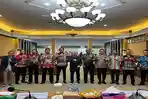 Bupati-Sanggau-Yohanes-Ontot-saat-foto-bersama-usai-membuka-Sidang.jpg