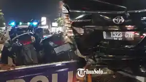 KECELAKAAN-KARAMBOL-Kendaraan-yang-terlibat-kecelakaan-di-Jalan-Solo-Tawangmangu-Karanganyar.jpg