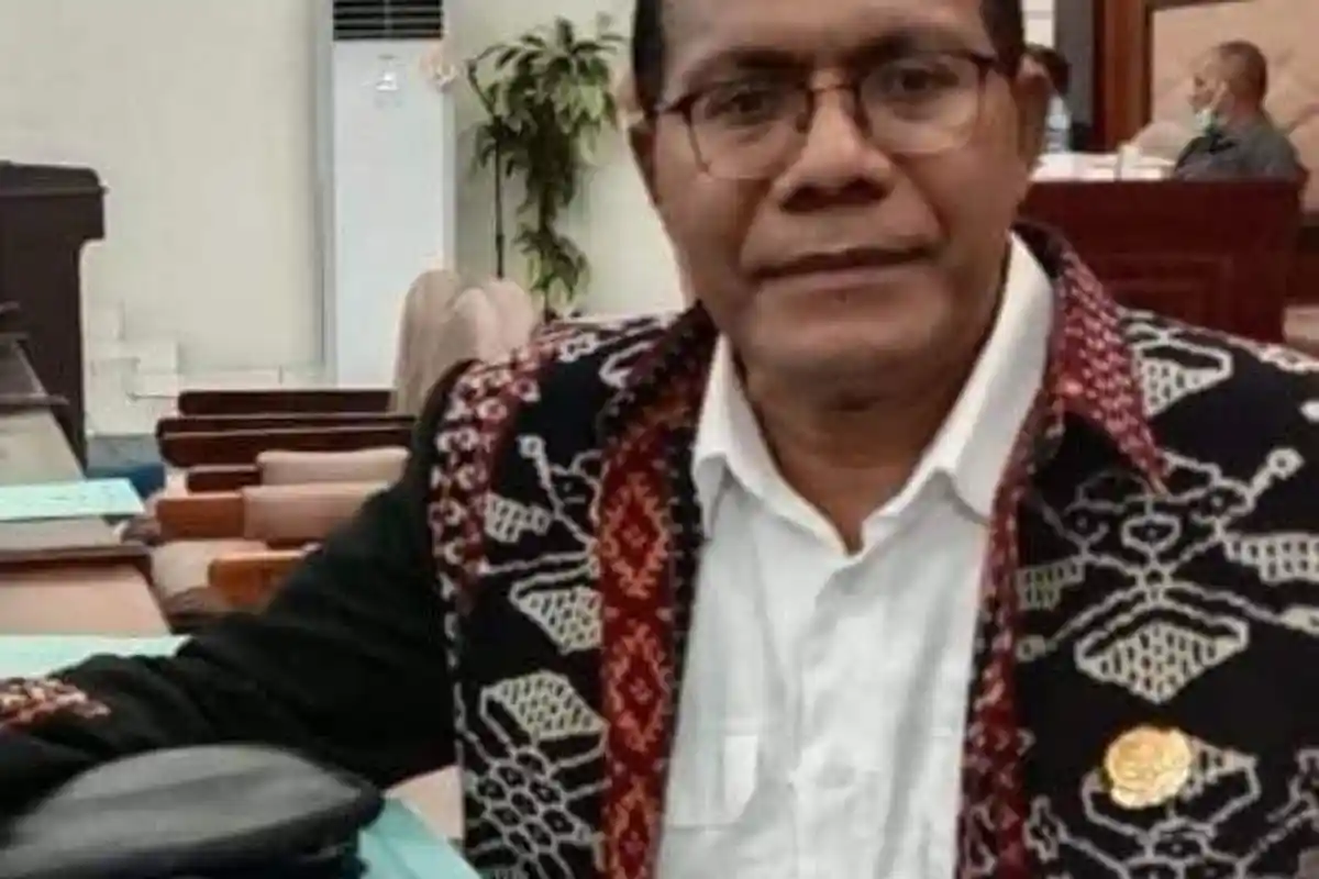 Simon Subandi Supriadi, Politisi Rendah Hati Asal Sikka Siap Bertarung di Pilkada 2024 