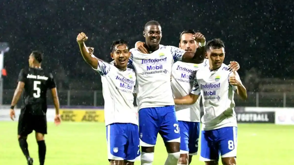 Susunan Pemain Persebaya vs Persib: Teja Absen, Bruno Cadangan, Link Live Streaming Indosiar