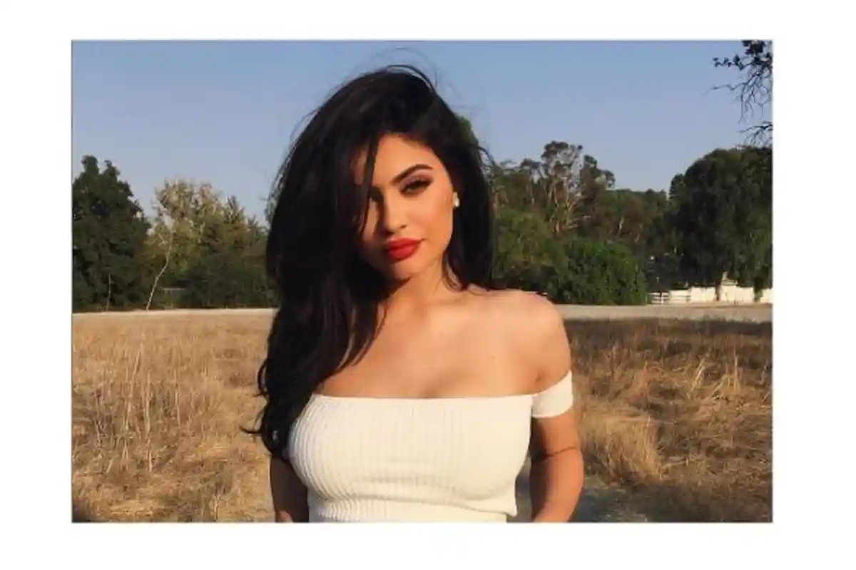 Setelah Melahirkan Ada yang Aneh dengan Mata Kylie, Ada Apa?