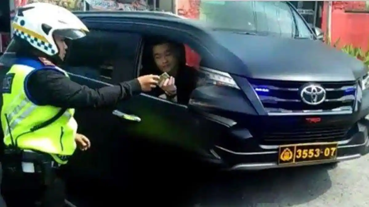 UPDATE: Pengendara Mobil Berplat Nomor Polisi Tidak Dikenakan Pasal Pidana, Ini Penjelasan Polri