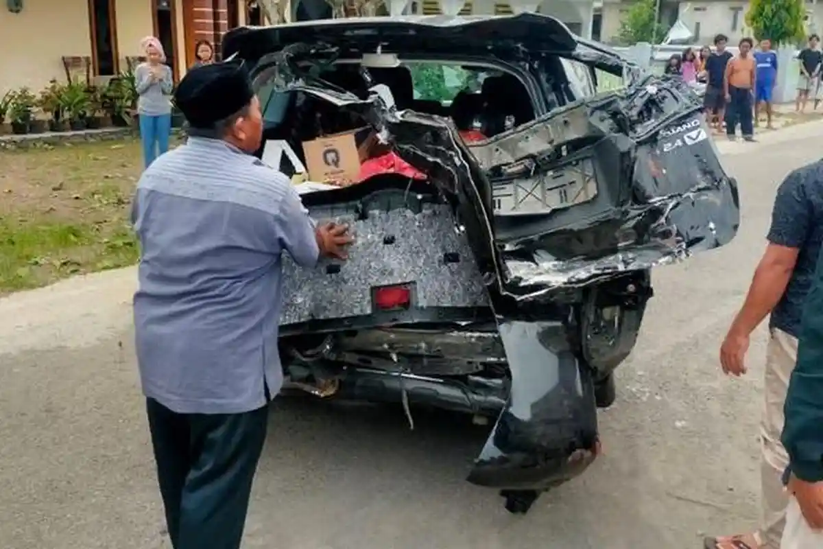 3 Insiden KA Dalam Sehari, Terbaru Mobil Anggota DPRD Banyuwangi Ditabrak KA di Glenmor