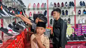 Yatim-belanja-lebaran.jpg
