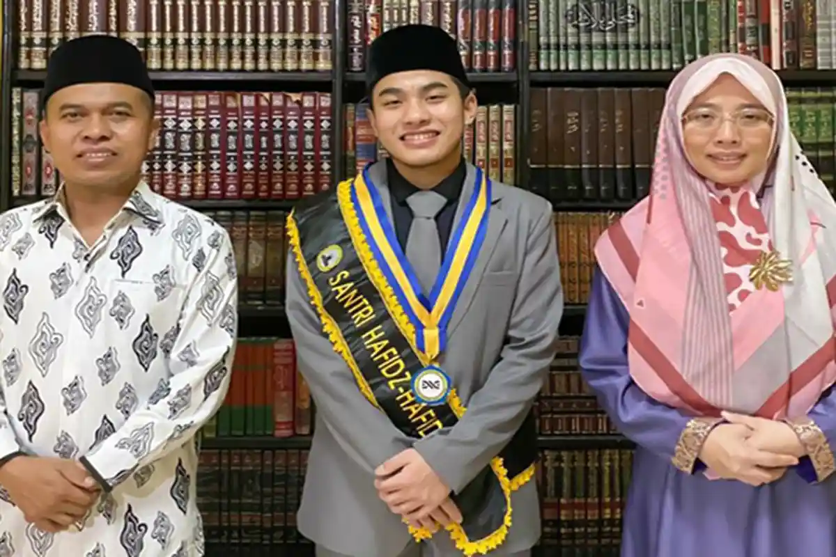 Dapat Beasiswa Ke Uni Emirat Arab, Atbah Minta Anaknya Rendah Hati