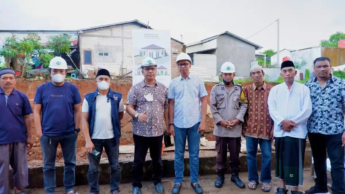 Masjid Benteng Kupa Dapat Sumbangan 200 Sak Semen dari Pemuda Nasdem Sulsel