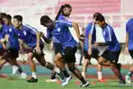Para-pemain-PSIS-Semarang-saat-menjalani-sesi-official-training-di-Stadion-Manahan-Solo.jpg