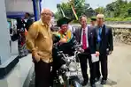 Begini Pesan Rektor UTP Surakarta Kepada Amirudin,Bakul Sayur Keliling yang Baru Dapat Gelar Sarjana