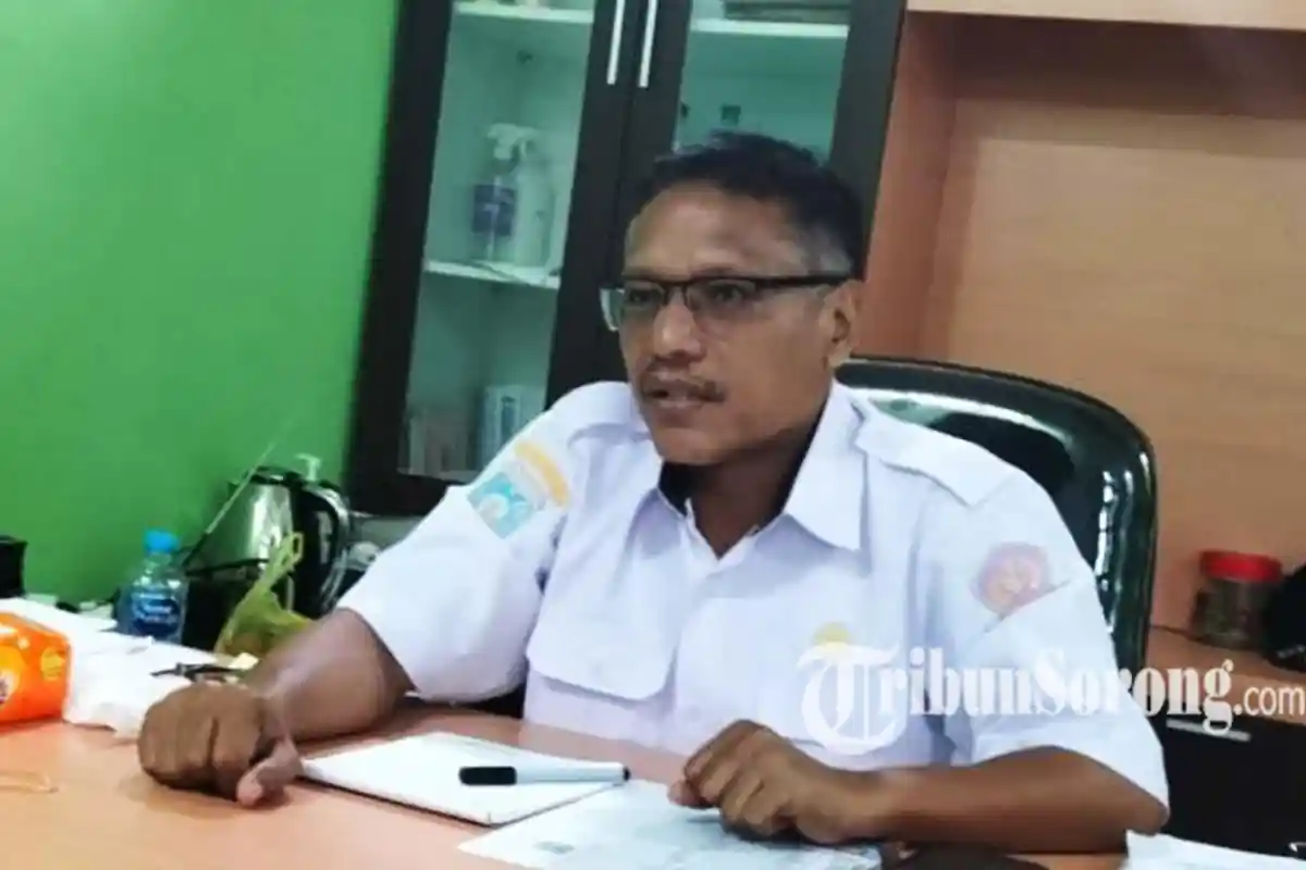 Warga Membeludak, Dukcapil Sorong Selatan Terpaksa Layani Dokumen Tembus Malam Hari