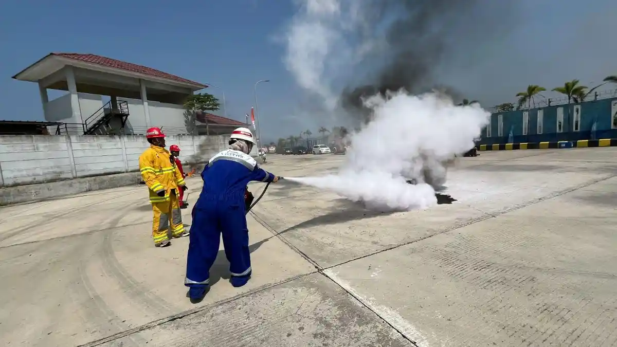 Pertamina bersama Pelindo dan KSKP Latihan Kesigapan Pemadaman Api - Pertamina-melalui-IT-Panjang-melaksanakan-refreshment2.jpg