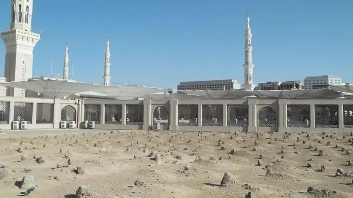 Ucapan Salam ketika Ziarah ke Makam Baqi’