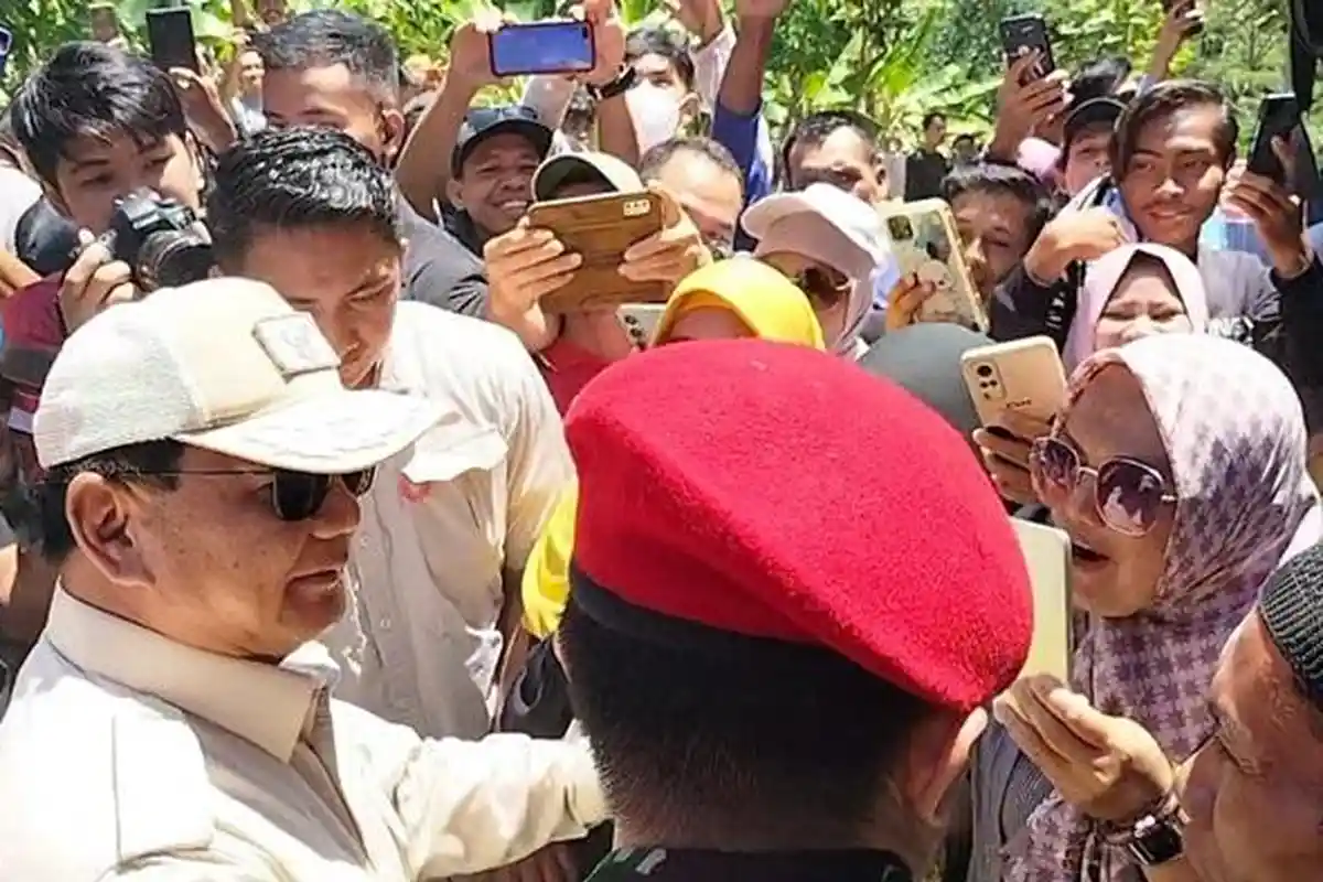 Emak-emak di Desa Pamubulan Banten Antusias Sambut Kedatangan Prabowo Subianto