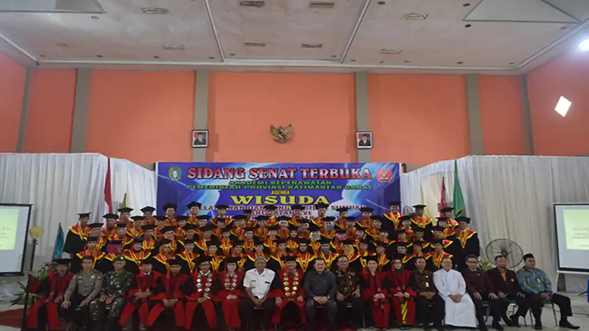 Wisuda Terakhir, Akper Pemprov Kalbar di Sintang Siap Menuju Perubahan Status