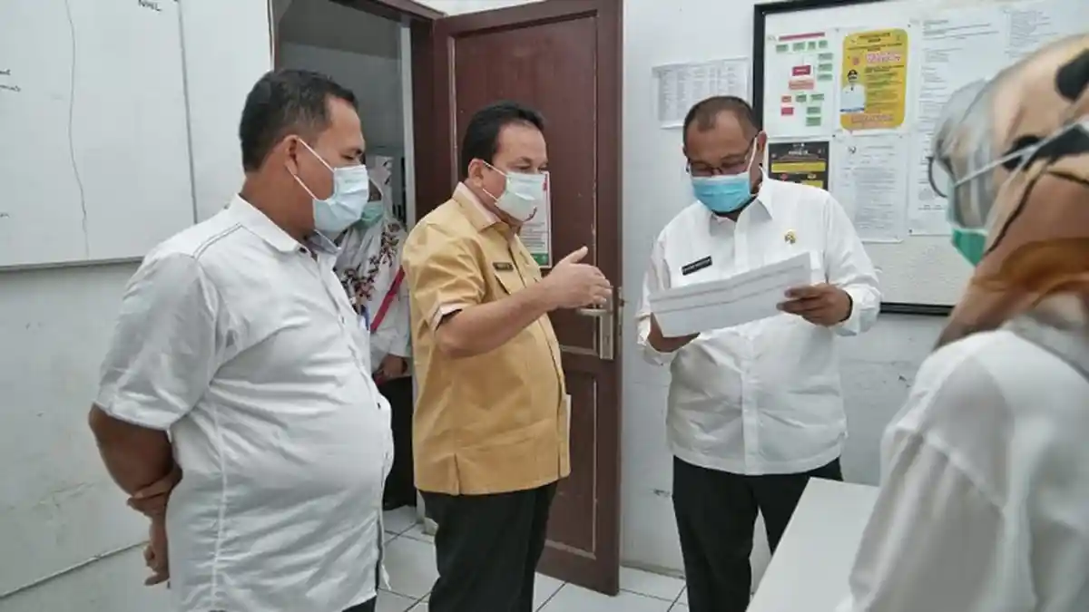 Plt Wali Kota Akhyar Pantau Perkembangan ODP dan PDP di Posko Covid-19