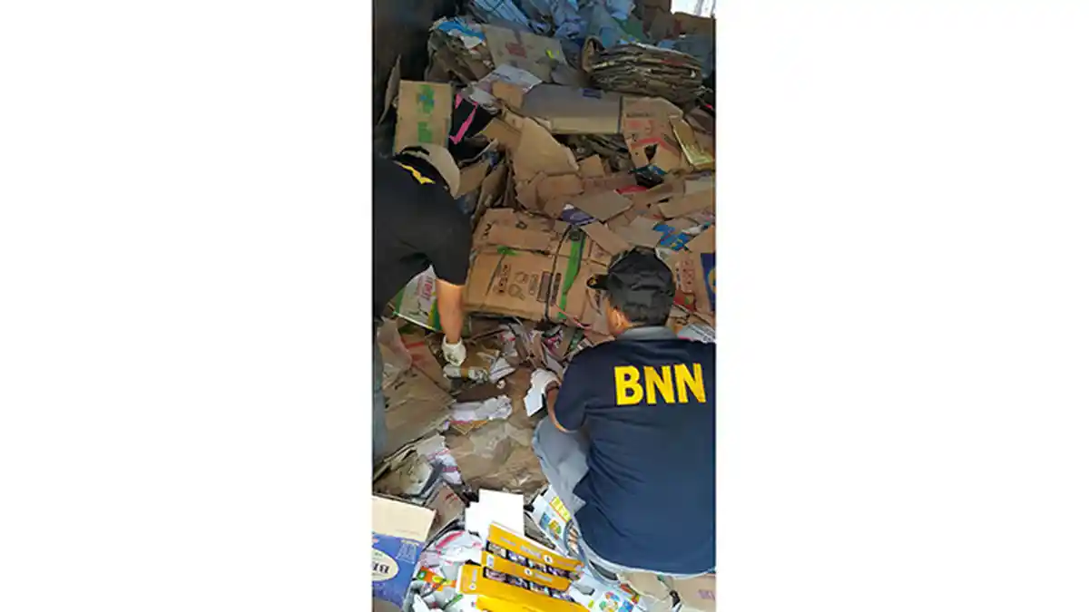 BNN Cianjur dan Sukabumi Ungkap Dua Ton Ganja - truk-berisi-ganja_20160219_203221.jpg