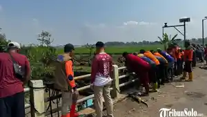 Legislator-termuda-di-DPRD-Sukoharjo-turun-langsung-bersama-para-relawan.jpg