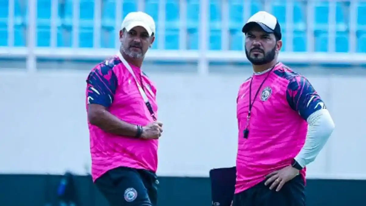 Marcos Santos dan Dalberto Absen saat Arema FC Menjamu Madura United