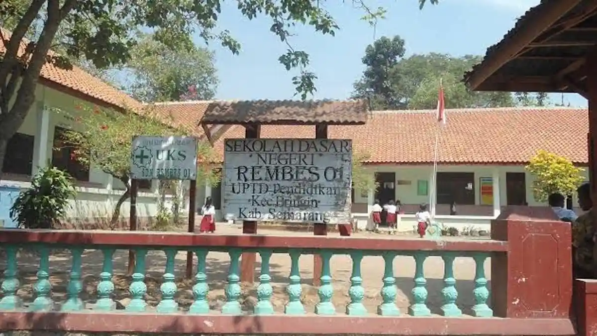 Dampak Kekeringan, Guru dan Murid SDN 1 Rembes Wajib Bawa Seliter Air Tiap Berangkat Sekolah