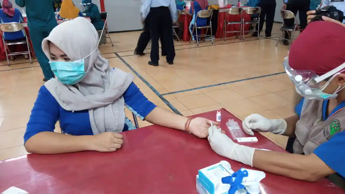 Berisiko Terpapar Covid-19, Ratusan Petugas & Warga Binaan Lapas Tulungagung Ikut Rapid Test Massal
