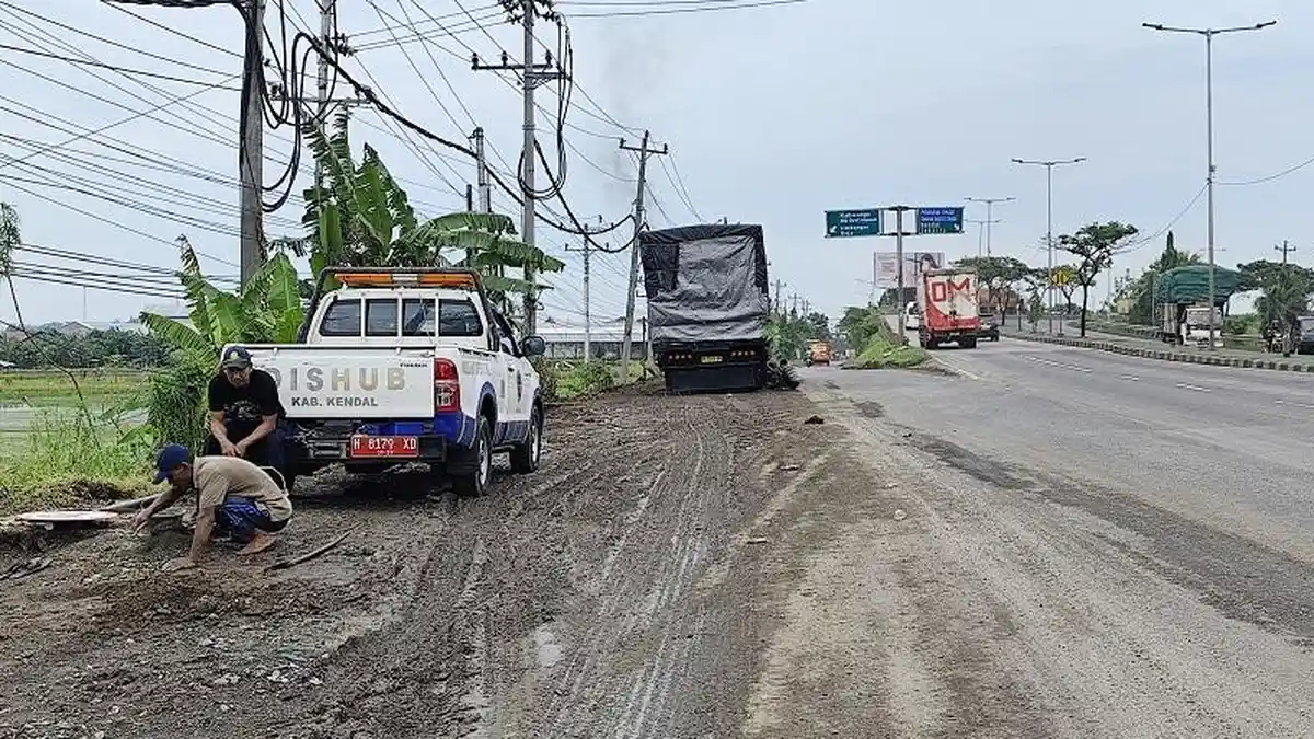 Waspada saat Lewat Sumberejo Kendal, Jalanan Licin dan Berlumpur, Sering Terjadi Kecelakaan