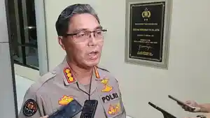 Kabid-Humas-Polda-Jatim-Kombes-Pol-Jules-Abraham-Abast-kepada-awak-media.jpg
