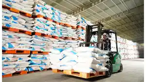 Gudang-stok-pupuk-subsidi-Petrogres.jpg