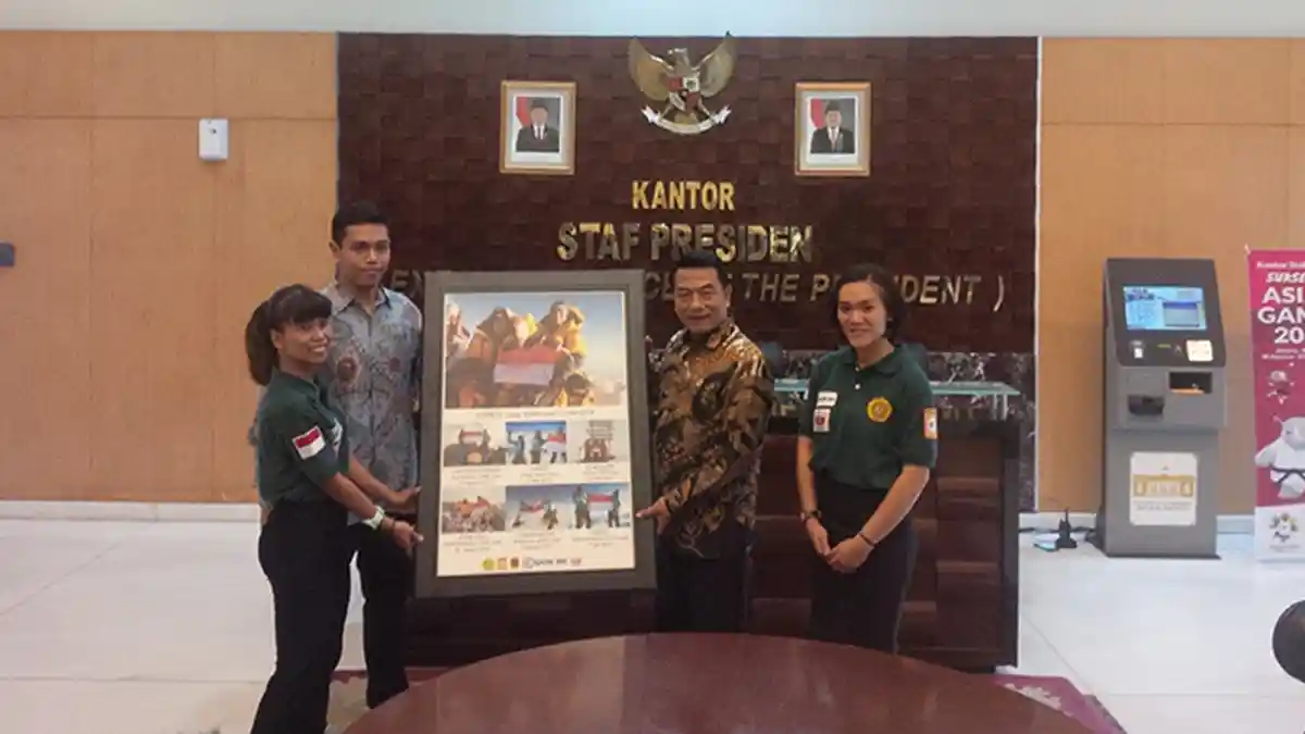 Dua Pendaki Wanita Penggapai Tujuh Puncak Dunia Sambangi Kantor Moeldoko