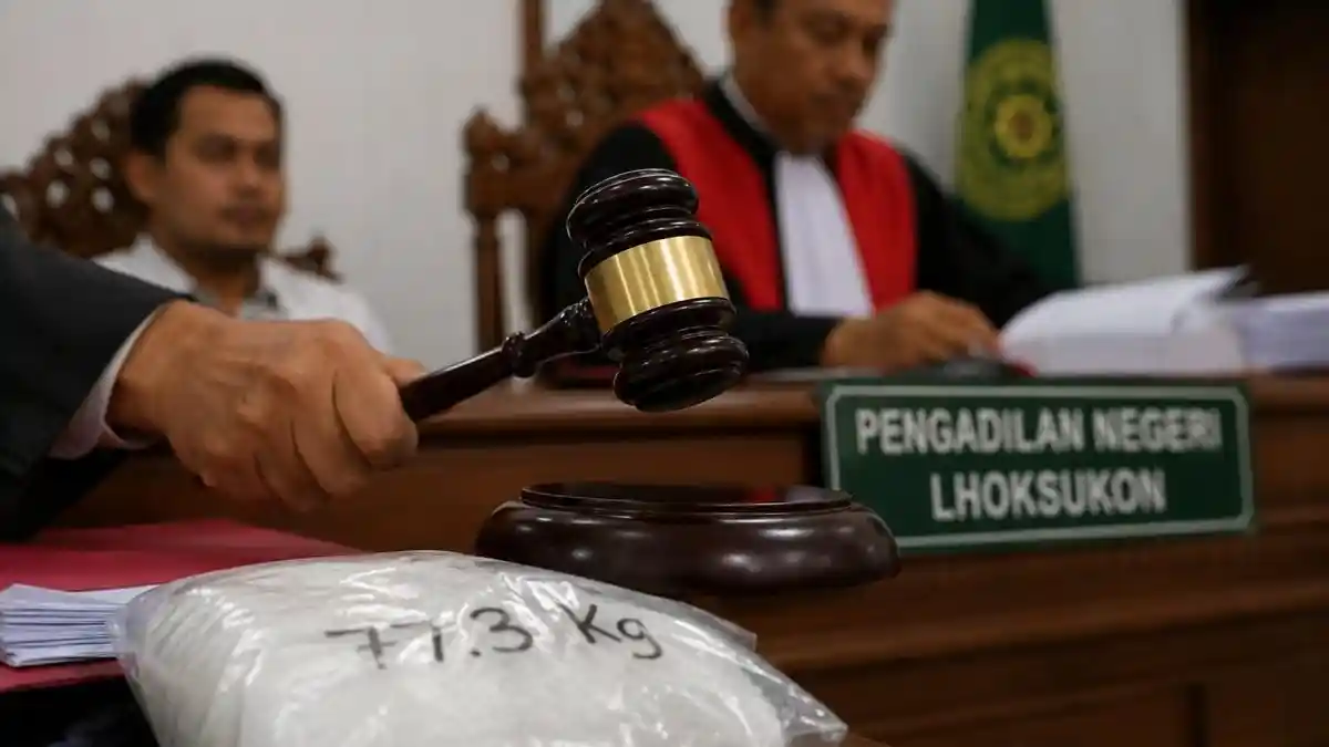 Setelah Dipenjara 9 Bulan, Terdakwa Kurir 77,3 Kilogram Sabu Divonis Bebas Hakim PN Lhoksukon - Serambinews.com