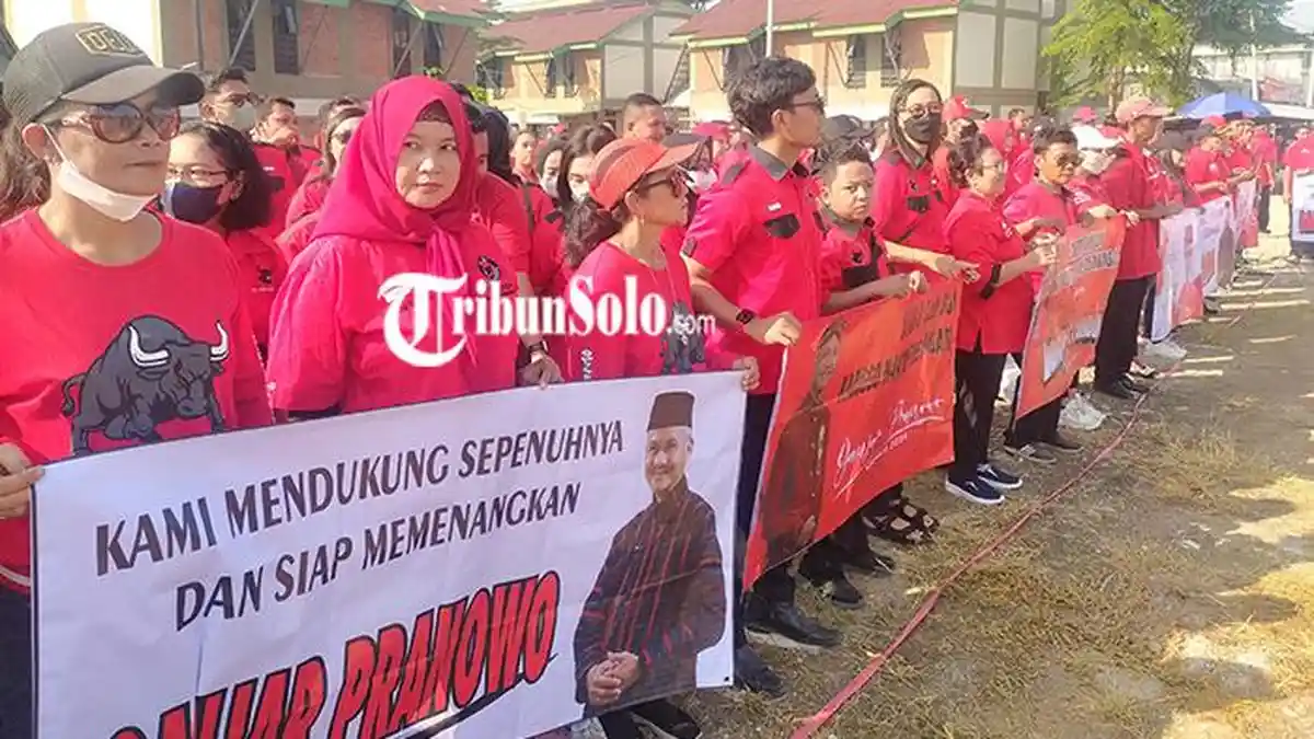 Upacara Peringatan Hari Pancasila, Kader PDIP Solo Bentangkan Spanduk Ganjar Pranowo, Ini Maksudnya