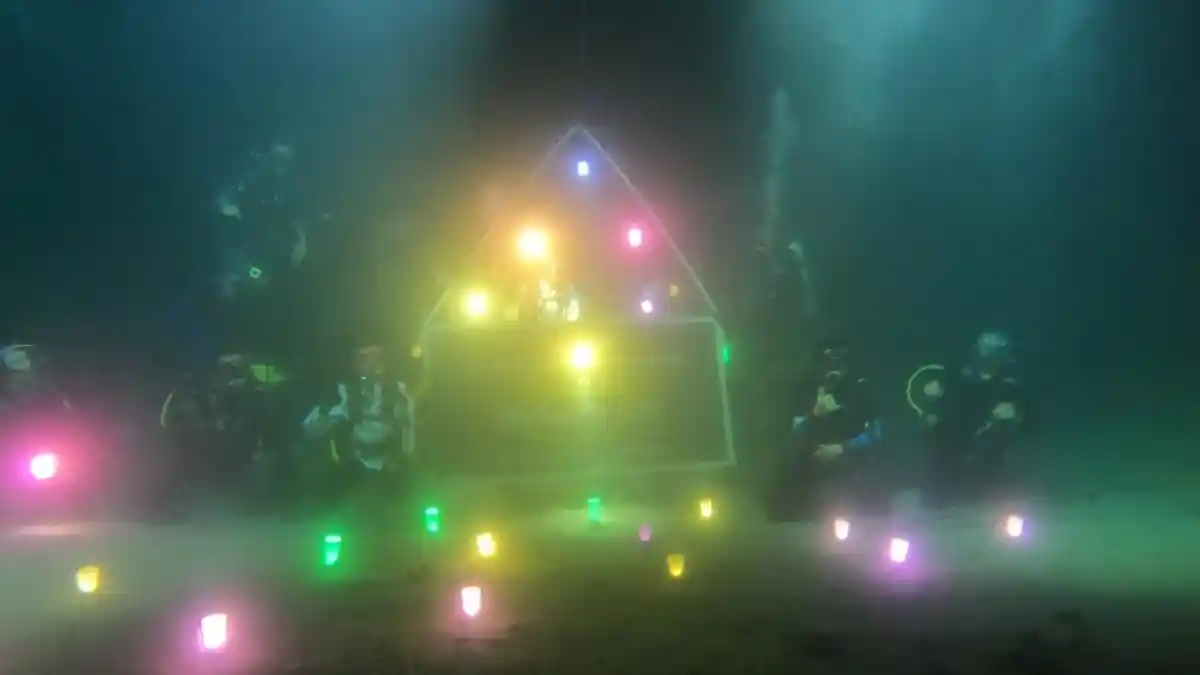 30 Lampu Senter Terangi Karang Laut Kawasan Wisata Hiu Paus Gorontalo saat Perayaan Tumbilotohe