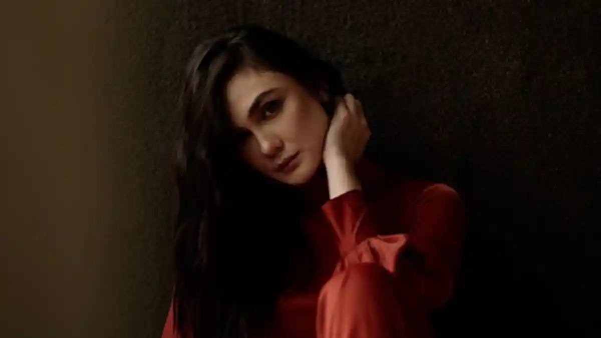 Luna Maya Unggah Vlog Baru, Mata Sembam dan Senyumannya Jadi Sorotan Warganet