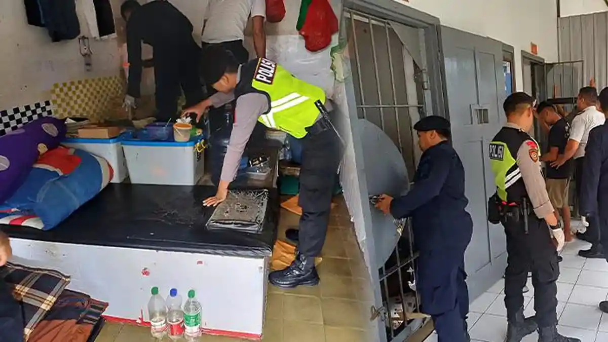 Dari Kartu Remi hingga Kayu Runcing, Ini Hasil Razia Kamar Warga Binaan di Lapas Wonogiri!