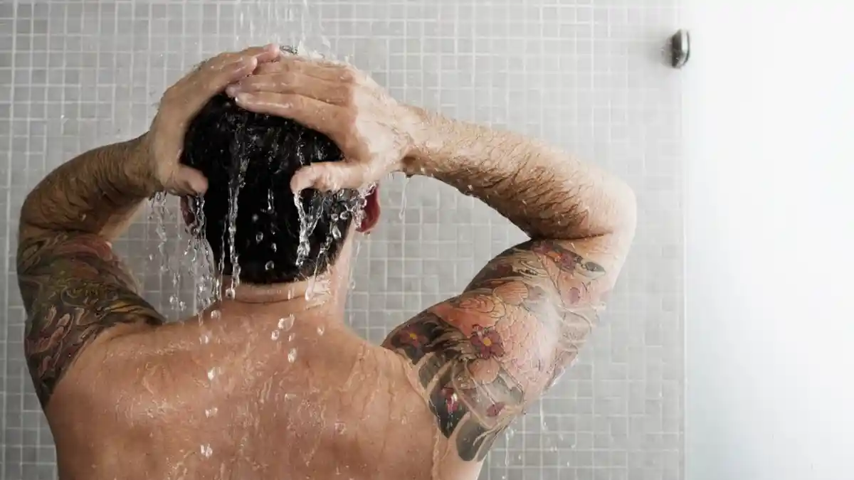 Jangan Malas! Mandi Setelah Pulang Kerja Ternyata Punya Banyak Manfaat