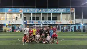 20260617-Pamong-muda-Pemkot-Makassar-berfoto-bersama-tim-Jurnalis.jpg