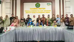 Warek-IAIN-Langsa-bersama-Tim-Asesor-LAMDIK.jpg