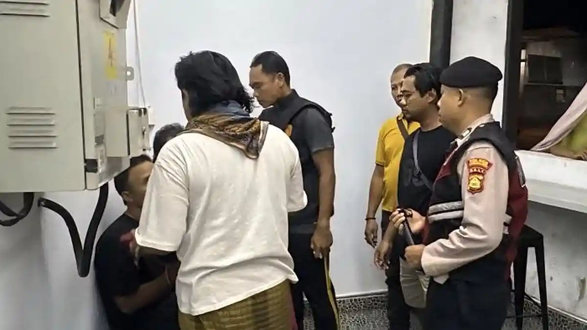 TEREKAM CCTV,  2 Pencuri Parfum Sasar Minimarket di Karangasem Ditangkap!