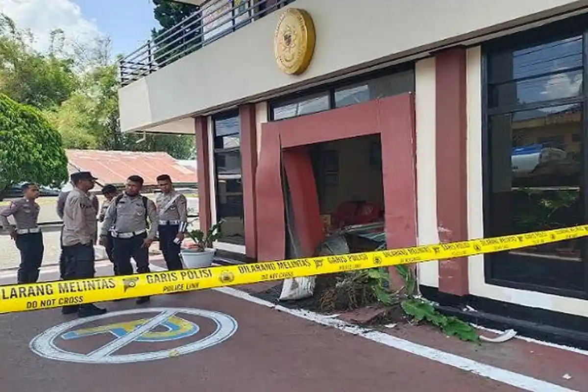 Pintu PN Ruteng Ditabrak Saat Sidang Pra Peradilan Berlangsung