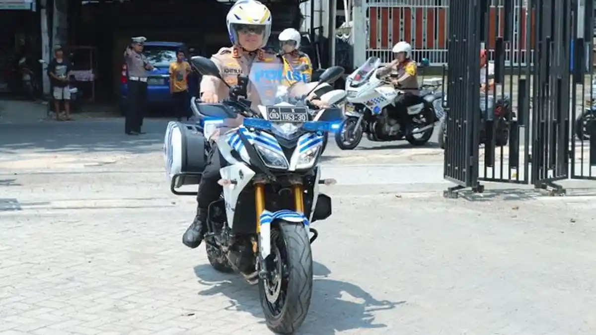 Keliling Naik Motor, Kapolres Gresik Tinjau Proses Penghitungan Suara di Tingkat PPK