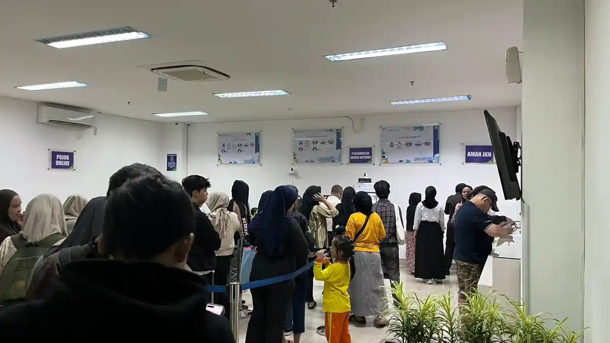 PBI BPJS Kesehatan Dinonaktifkan, Warga Geruduk Kantor BPJS Depok