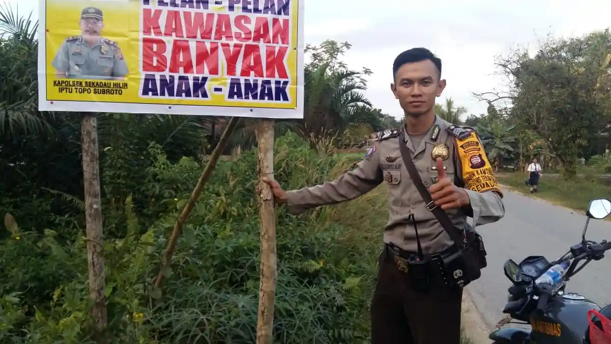 Rawan Kecelakaan, Polisi Pasang Rambu Peringatan - Tribunpontianak.co.id