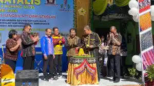 Simbol-perayaan-ulang-tahun-sekolah-Gubernur-NTT-bersama-jajaran-tamu.jpg