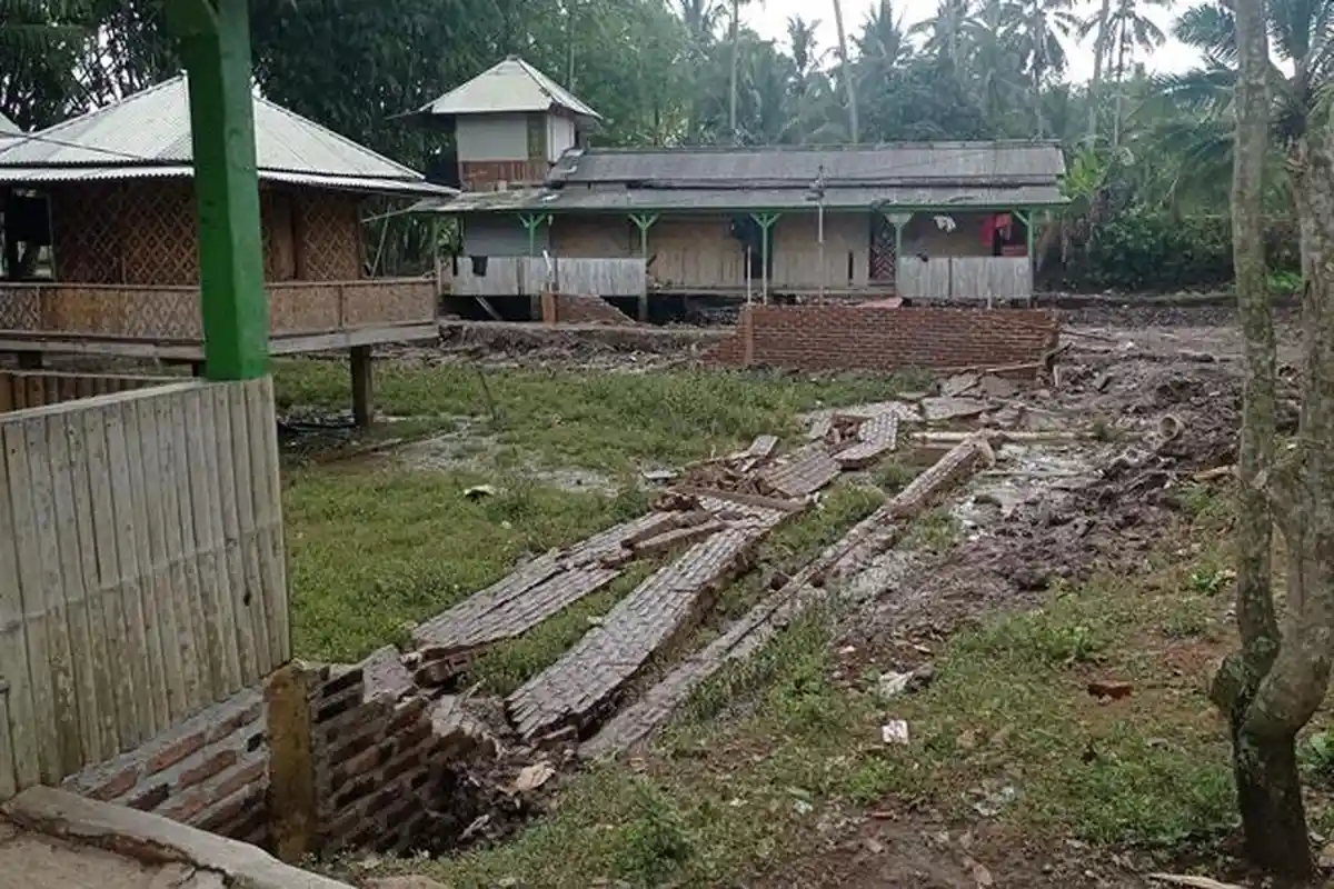 Ponpes di Tanggamus Lampung Terendam Banjir hingga 1 Meter, Tembok Jebol Alat Masak Santri Hanyut