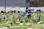 Ziarah Kubur Jelang Ramadhan: Tradisi Mendoakan Leluhur dan Peringatan Buat yang Hidup