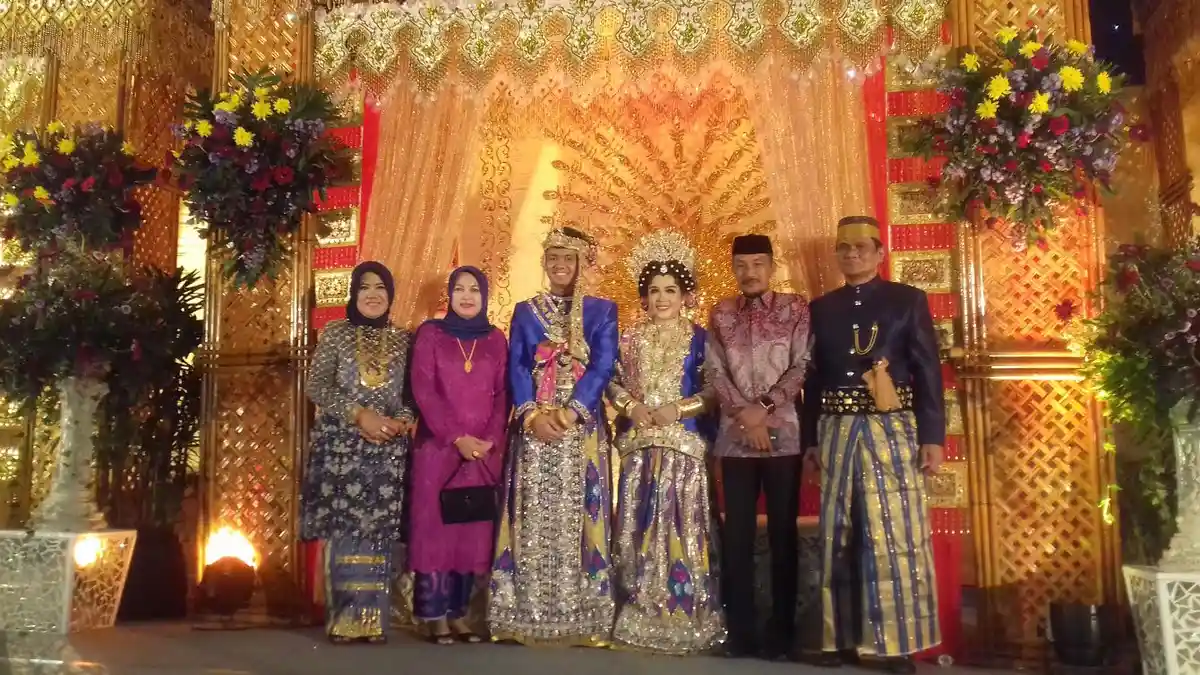 Tamu Resepsi Pernikahan Putra Plt Bupati Barru Dihibur Ayu KDI