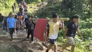 ibu-hamil-ditandu-di-Polman-namun-bayinya-meninggal.jpg