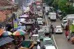 PKL Pasar Kebayoran Lama Penuhi Bandan Jalan