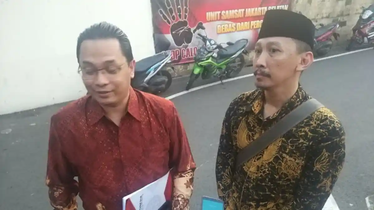 Akunnya Dihapus Facebook karena Saracen, Abu Janda Curhat di Twitter dan Tuntut Rp1 Triliun